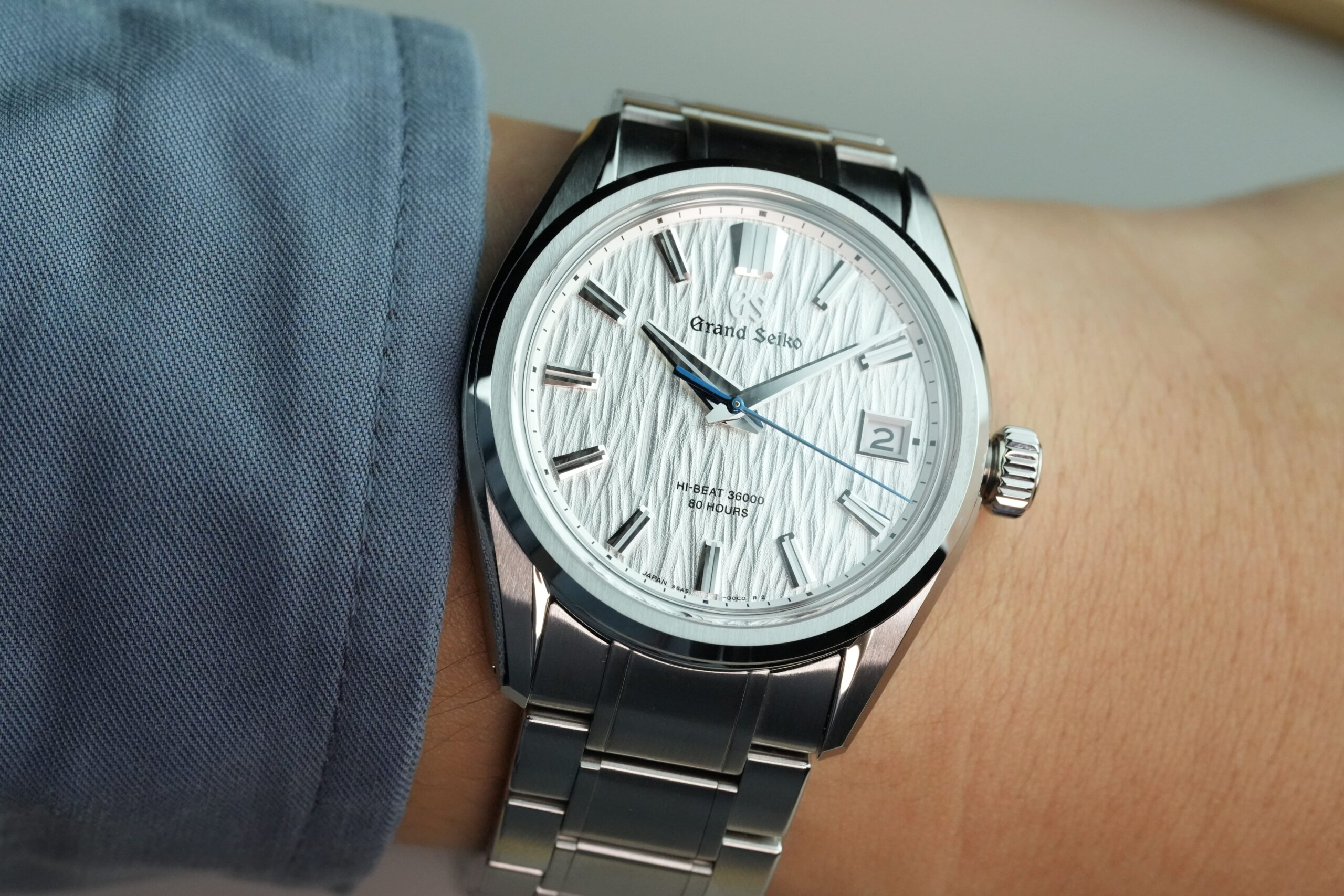 《袖口的風景：現代紳士的靜謐美學》 "A Landscape on the Wrist: The Quiet Aesthetic of the Modern Gentleman"